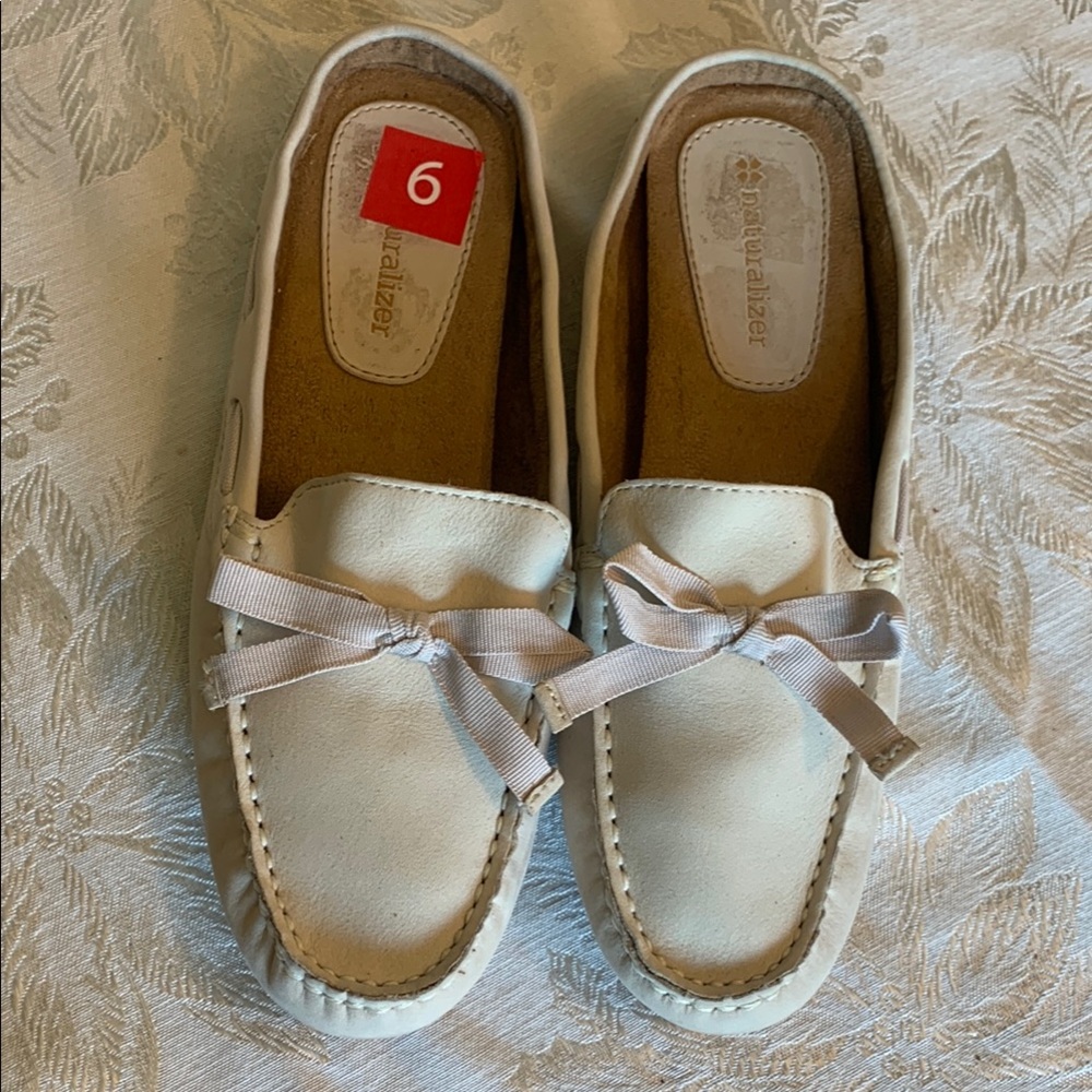 Naturalizer Cream Flats with Bow Detail